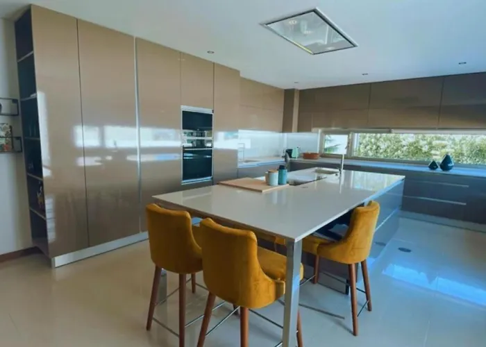 Ria Lounge House *