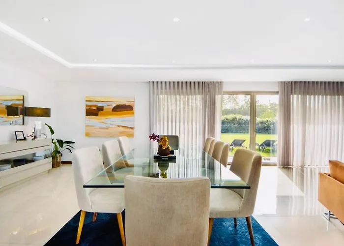 Ria Lounge House