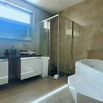 Ria Lounge House Villa