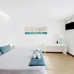 Villa Ria Lounge House