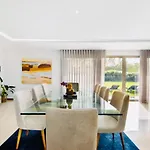 Ria Lounge House