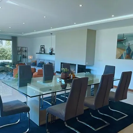 Ria Lounge House *